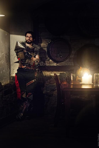 Illustration for article titled Dragon Age Cosplay Gets Hammered, Makes Out